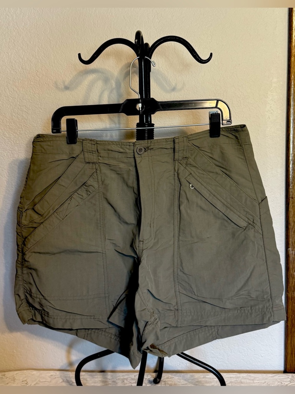Women’s Olive/Khaki Green Royal Robbin’s Cargo Shorts - 12